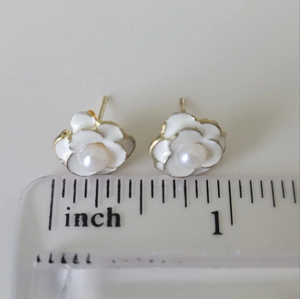 Elegant White Rose Flower Pearl Stud Earrings - Picture 4 of 4